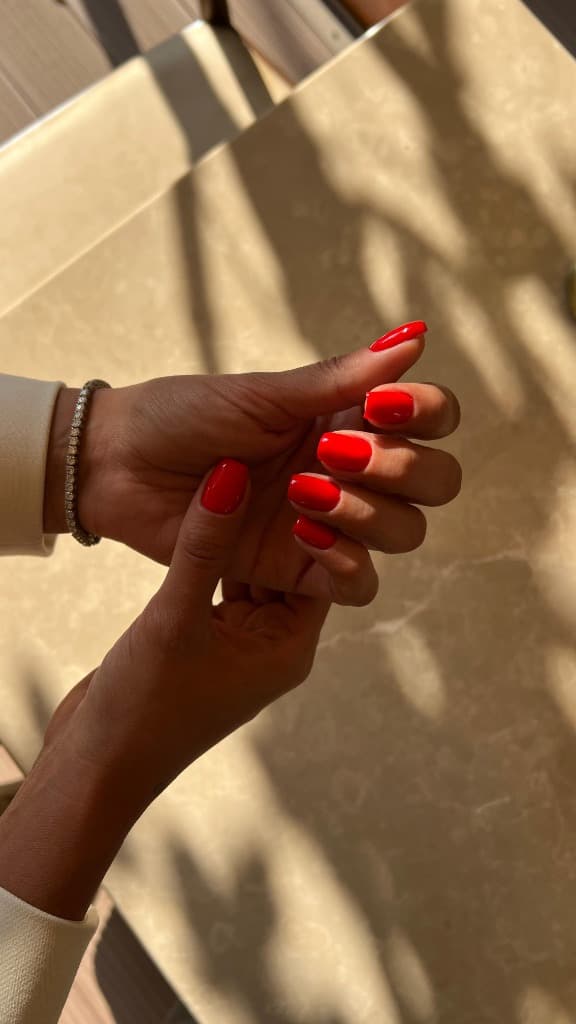 Kırmızı Kalıcı Oje